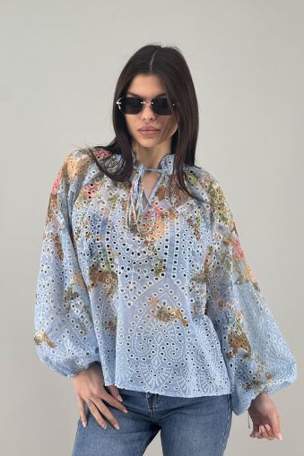 Дамска риза в светло синьо