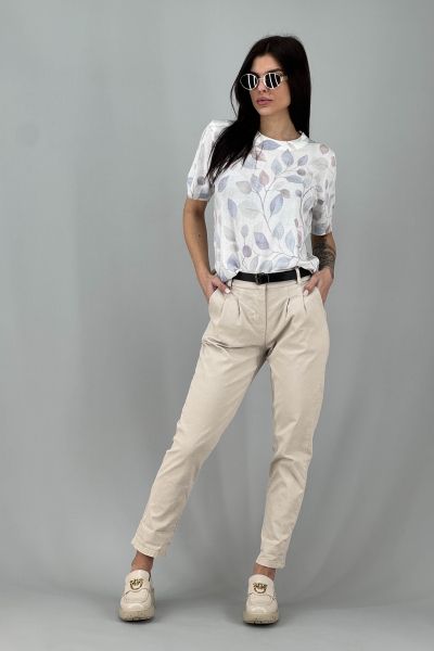 Дамски панталон със стеснена линия и класическа талия в екрю