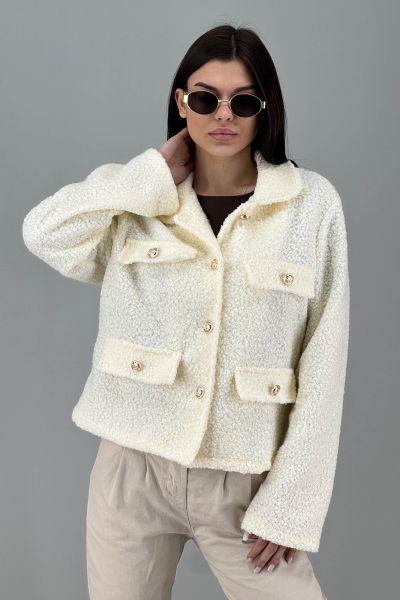 Дамско палто в бяло крем с декоративни копчета