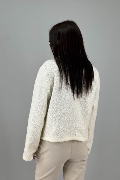 Дамско палто в бяло крем с декоративни копчета