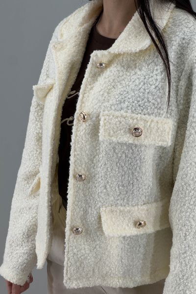 Дамско палто в бяло крем с декоративни копчета