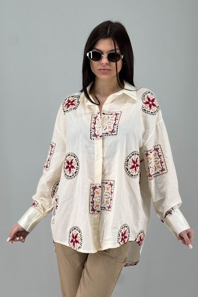 Дамска риза с бродиран етно мотив