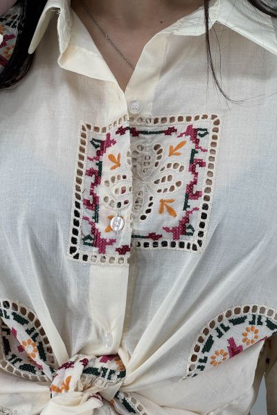 Дамска риза с бродиран етно мотив