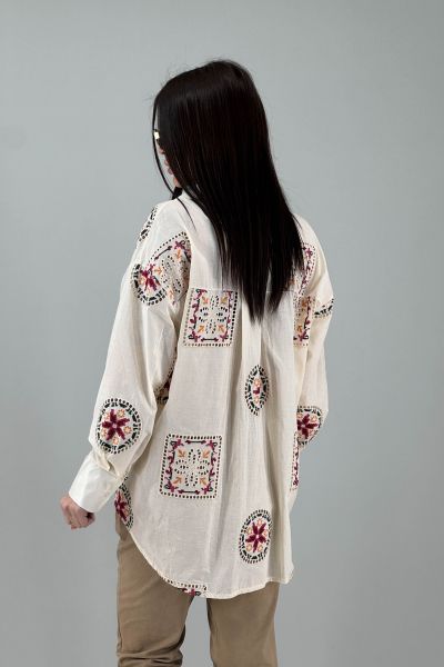 Дамска риза с бродиран етно мотив