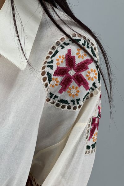 Дамска риза с бродиран етно мотив