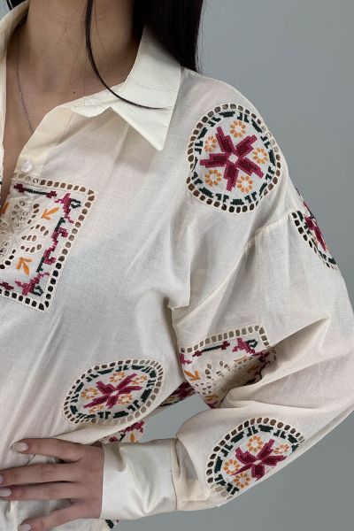 Дамска риза с бродиран етно мотив