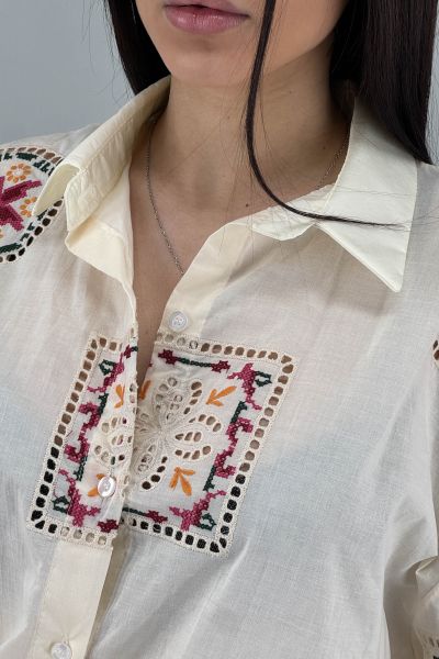 Дамска риза с бродиран етно мотив