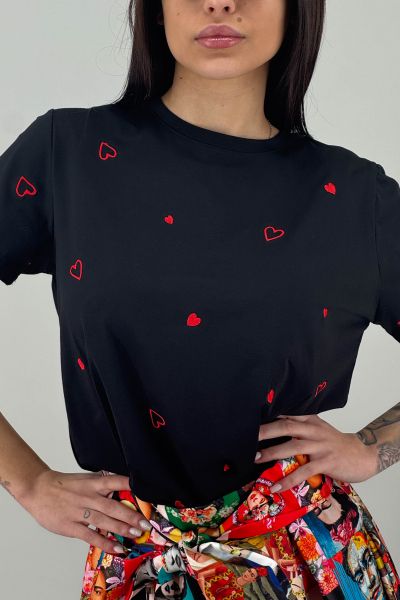 Дамска тениска с мини сърца в черно