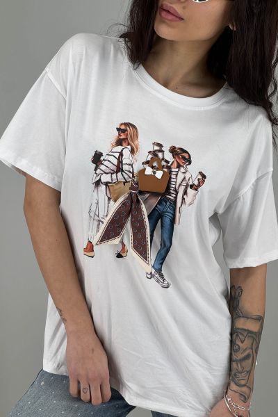 Дамска тениска в илюстративен моден принт