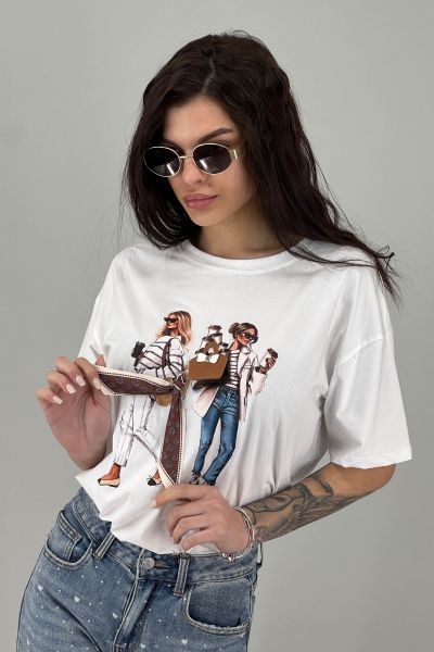 Дамска тениска в илюстративен моден принт