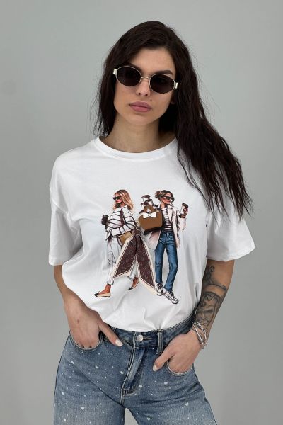 Дамска тениска в илюстративен моден принт