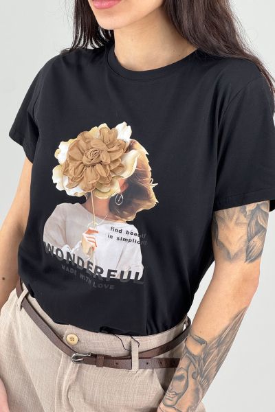 Дамска тениска с артистичен принт в черно