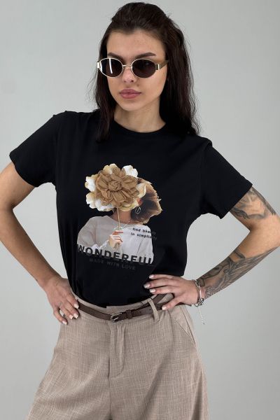 Дамска тениска с артистичен принт в черно