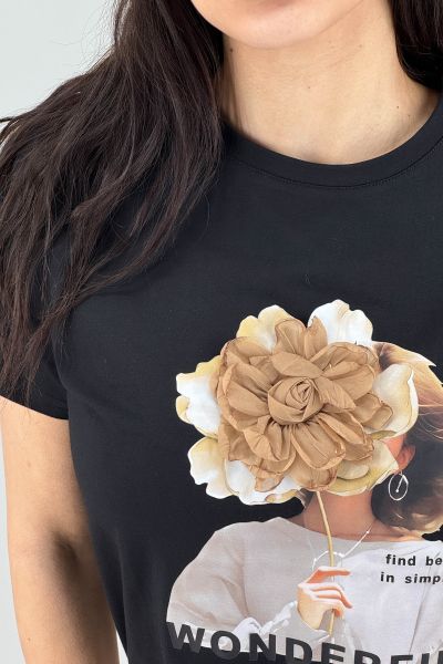 Дамска тениска с артистичен принт в черно