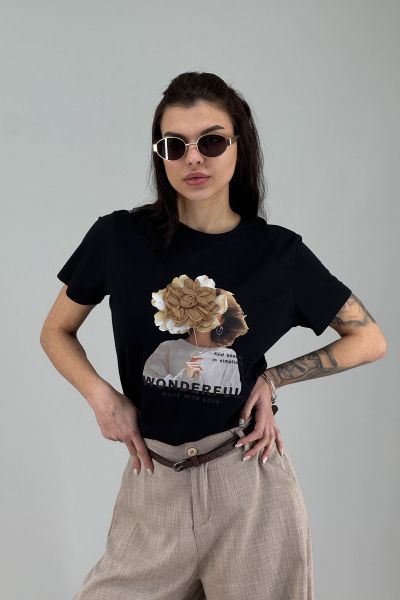 Дамска тениска с артистичен принт в черно