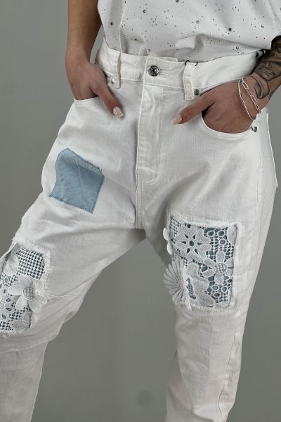 Дамски дънки в бяло 