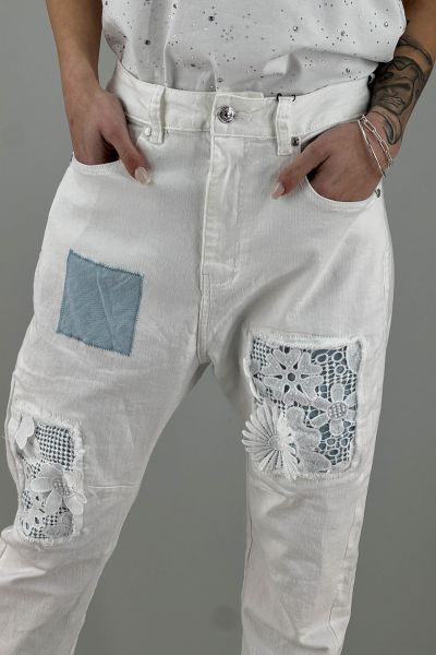 Дамски дънки в бяло 