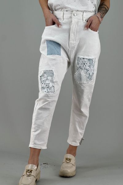 Дамски дънки в бяло 