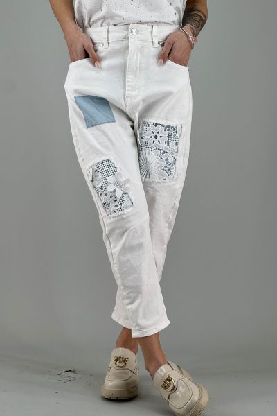 Дамски дънки в бяло 