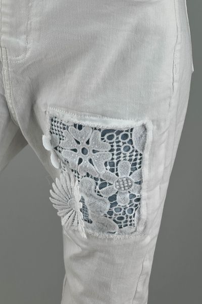 Дамски дънки в бяло 