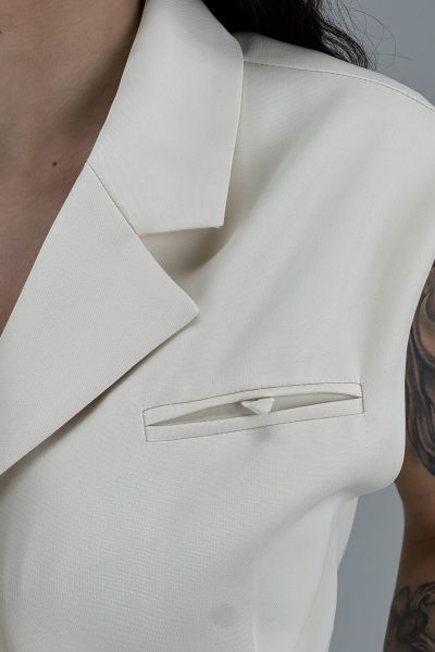 Дамски елек в бяло-крем