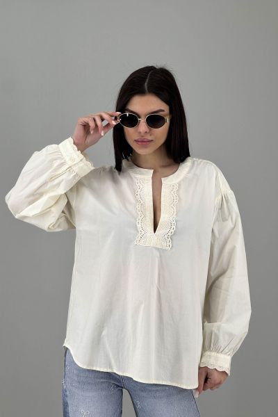 Дамска риза в бяло-крем