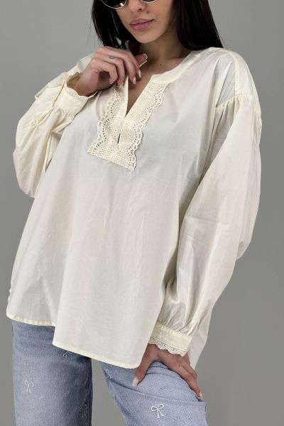 Дамска риза в бяло-крем