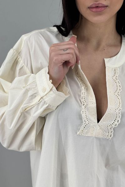 Дамска риза в бяло-крем