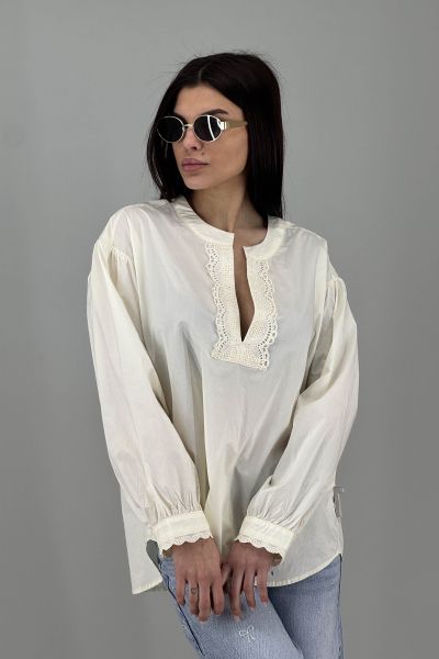 Дамска риза в бяло-крем