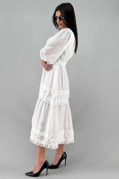 Рокля в бяло