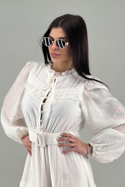 Рокля в бяло