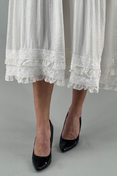 Рокля в бяло