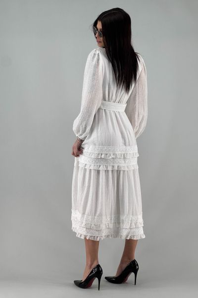 Рокля в бяло