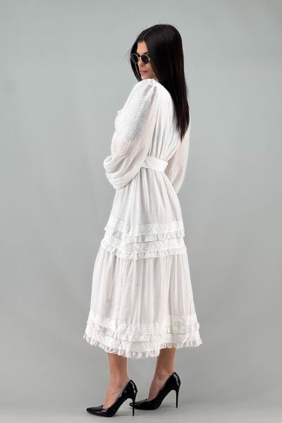 Рокля в бяло