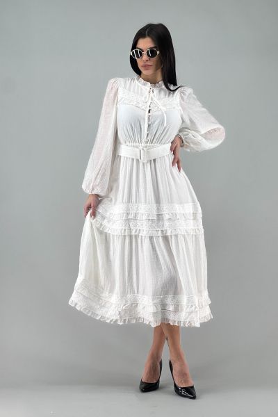 Рокля в бяло