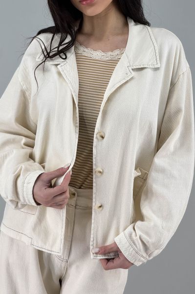 Дамско яке в бяло-крем
