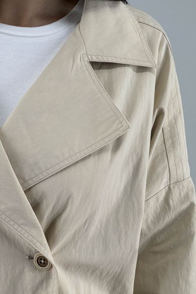 Дамско яке в екрю