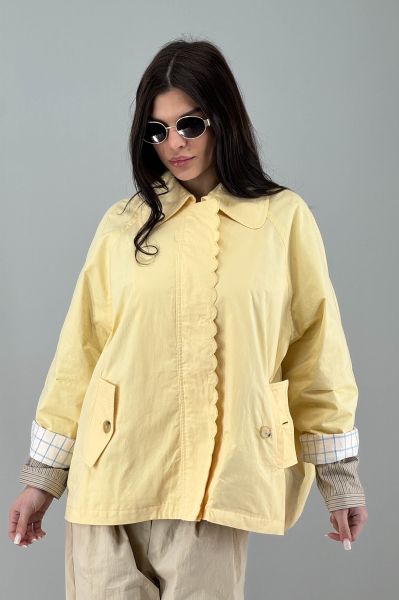 Дамско яке в светло жълто