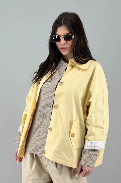 Дамско яке в светло жълто