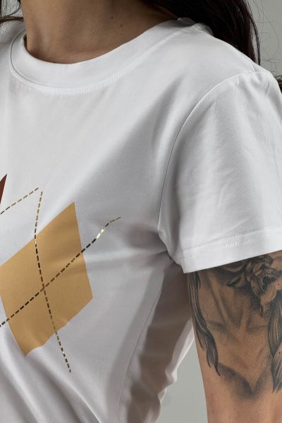 Дамска тениска в бяло