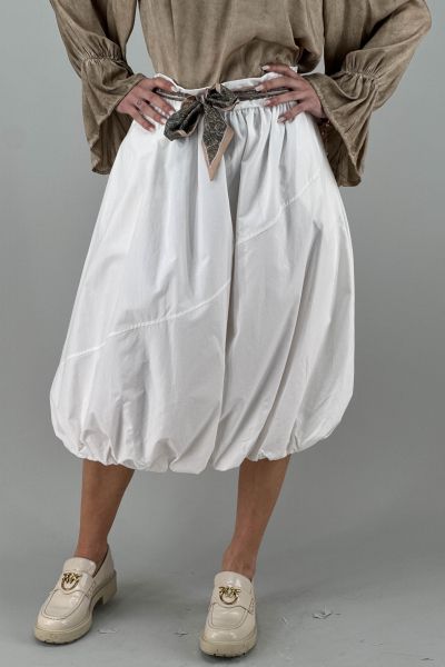 Пола в бяло