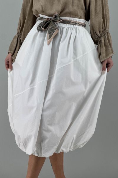 Пола в бяло