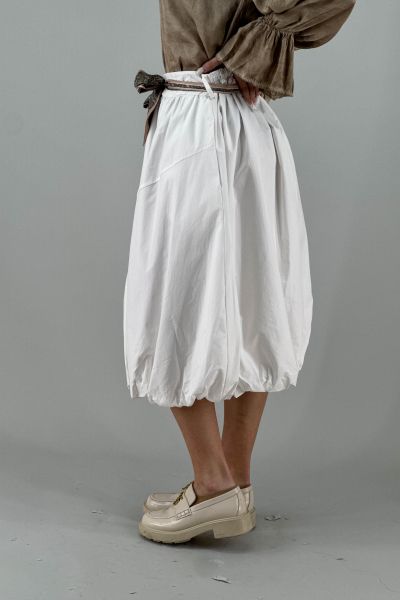 Пола в бяло