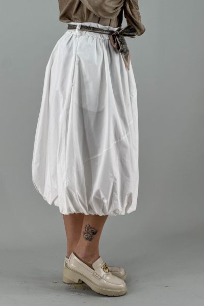 Пола в бяло