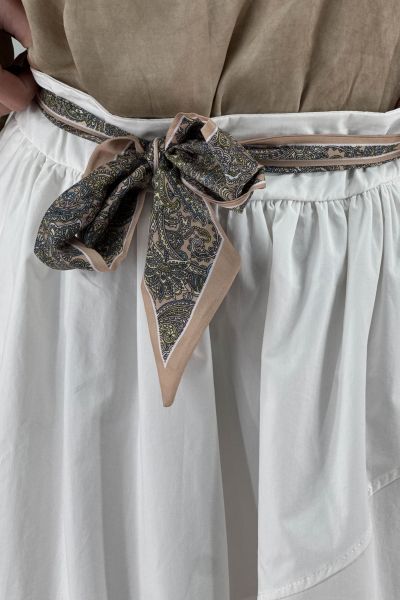 Пола в бяло