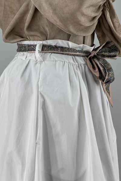 Пола в бяло