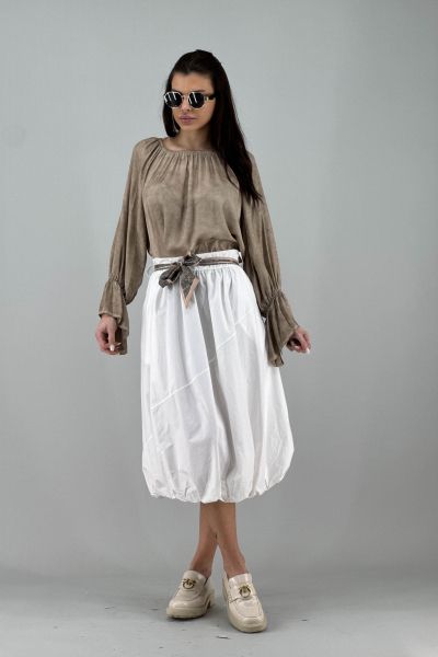 Пола в бяло