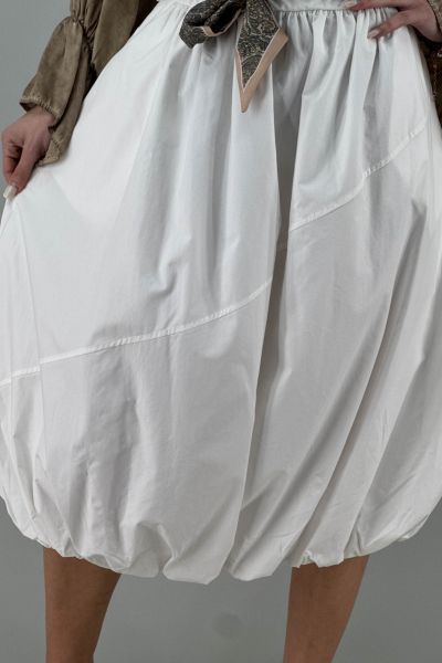 Пола в бяло