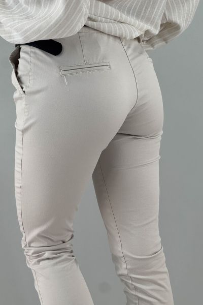 Дамски панталон в бежаво