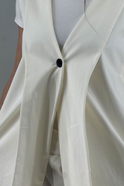 Дамски дълъг елек в бяло-крем